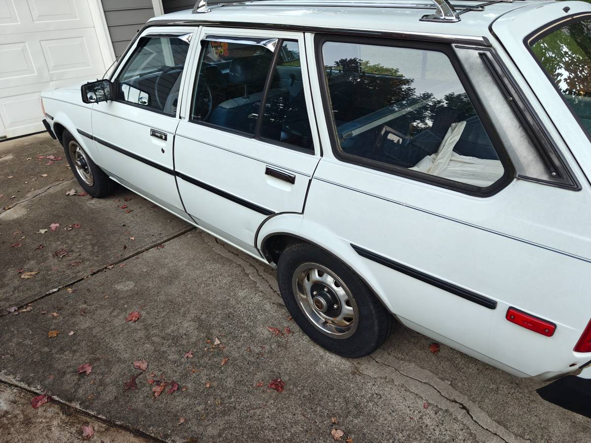 Toyota-corolla-1983-white-3