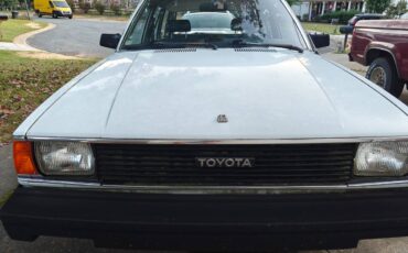 Toyota-corolla-1983-white