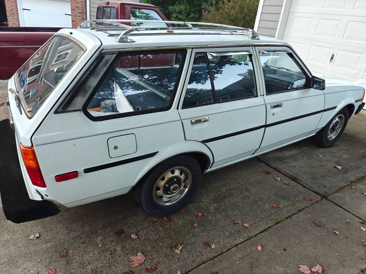 Toyota-corolla-1983-white-4