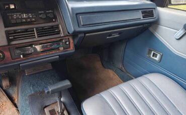 Toyota-corolla-1983-white-9