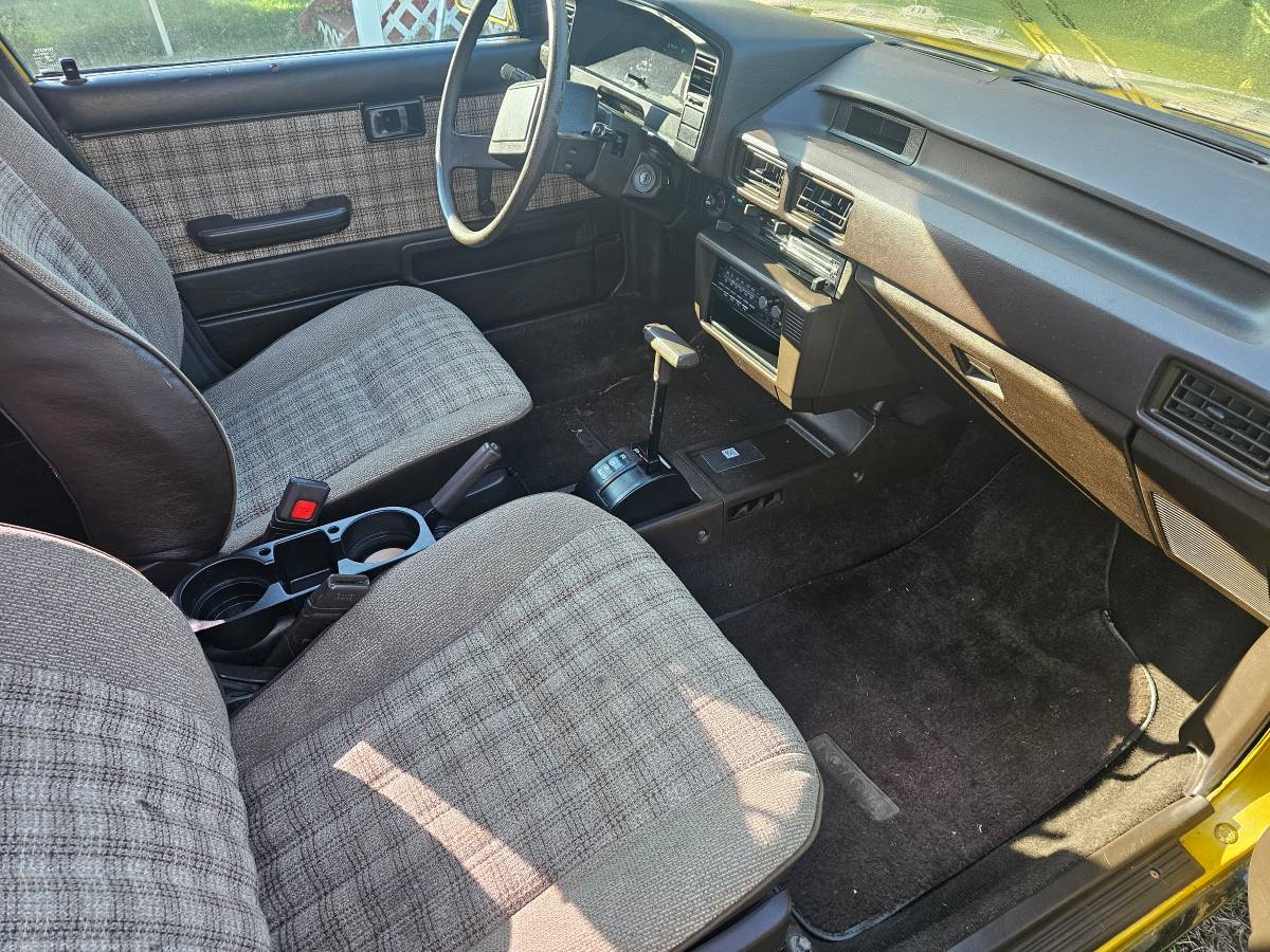 Toyota-corolla-1986-yellow-2