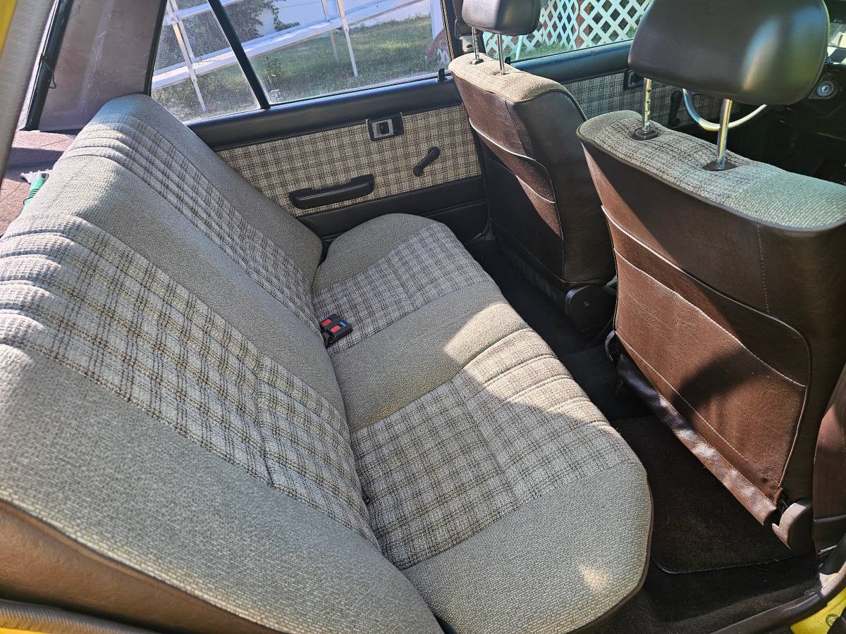 Toyota-corolla-1986-yellow-3