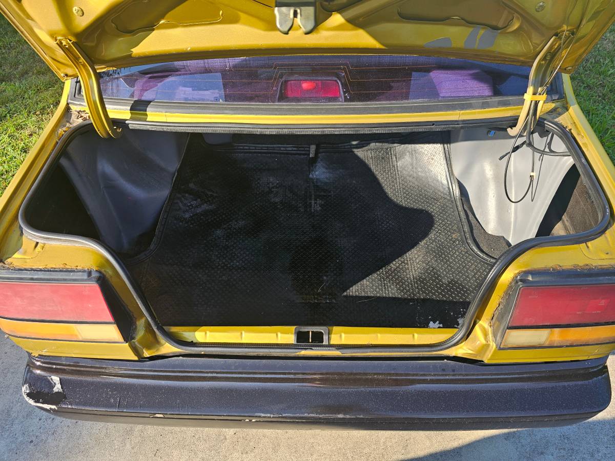 Toyota-corolla-1986-yellow-5