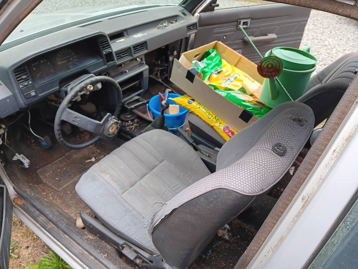 Toyota-corolla-1987-silver-14