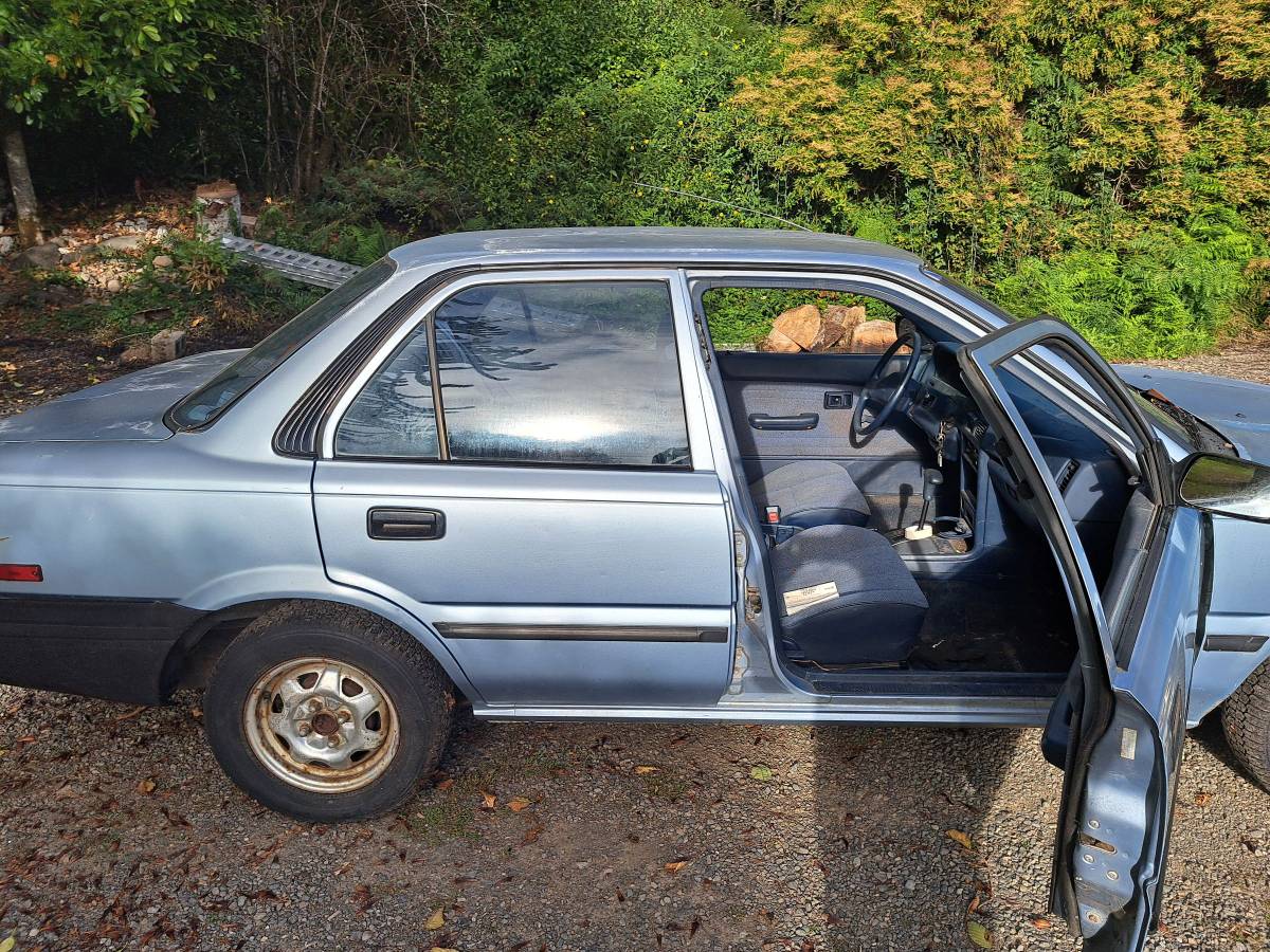 Toyota-corolla-1992-blue-1