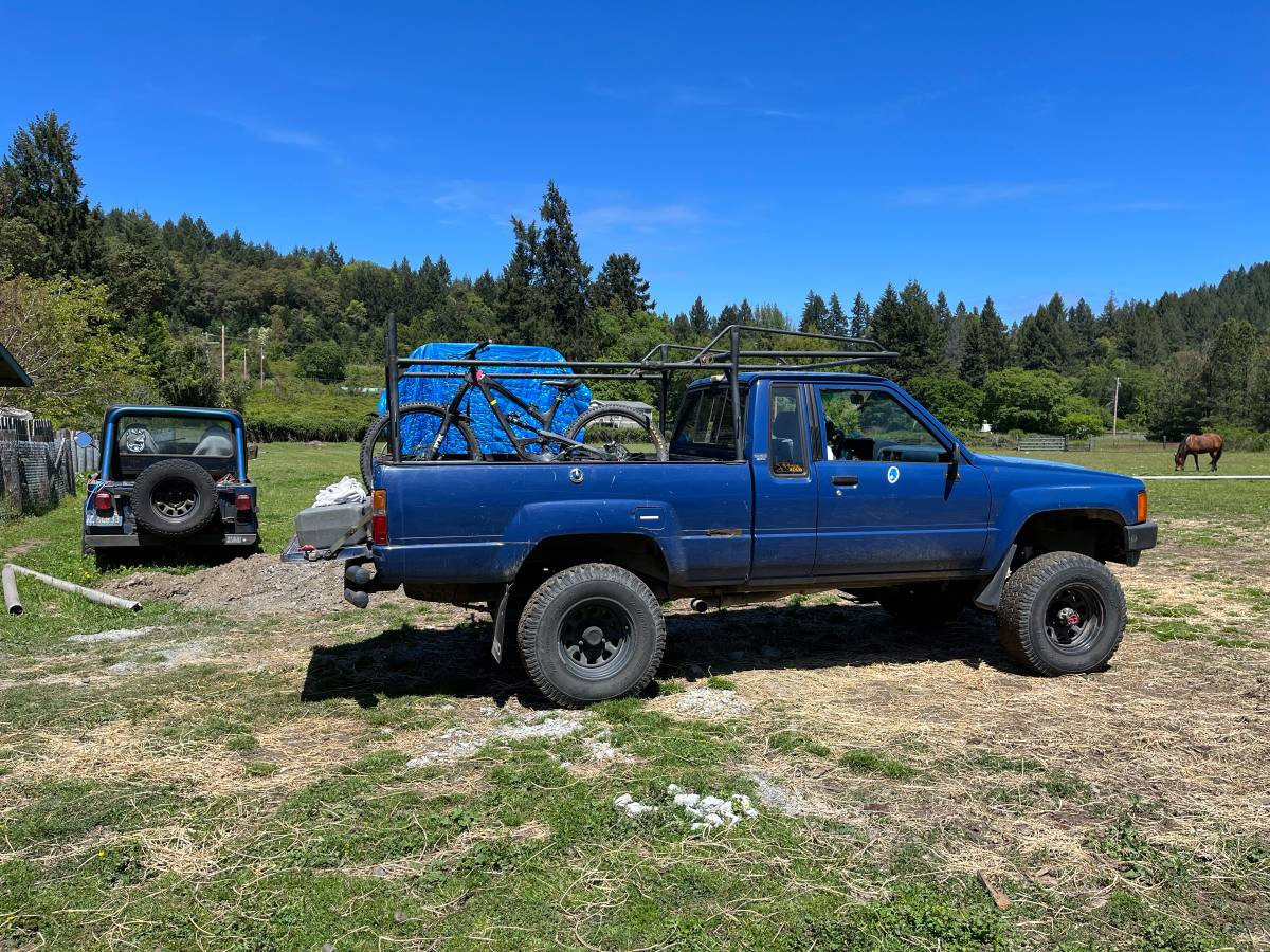 Toyota-diesel-1984-blue-1