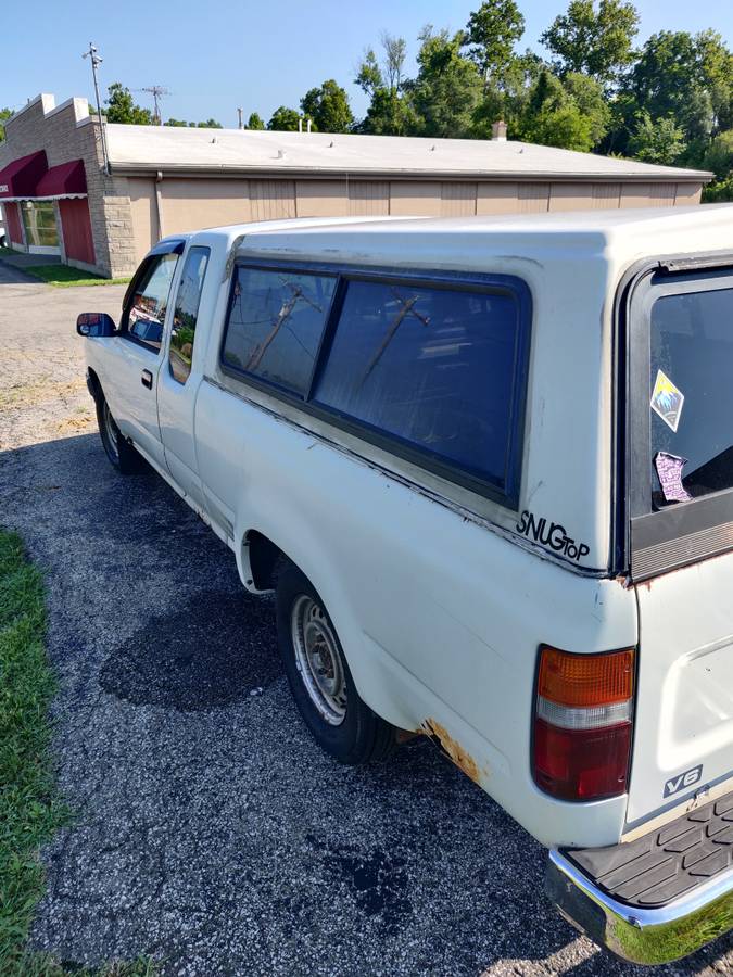 Toyota-extended-cab-pickup-1991-white-5