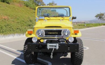 Toyota-fj-40-2-door-open-top-dodge-magnum-hemi-1978-yellow-1