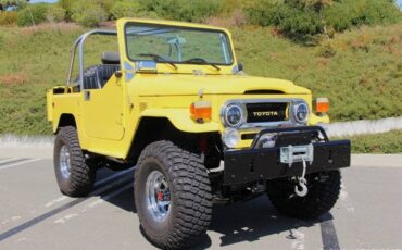 Toyota-fj-40-2-door-open-top-dodge-magnum-hemi-1978-yellow-10