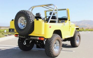 Toyota-fj-40-2-door-open-top-dodge-magnum-hemi-1978-yellow-14