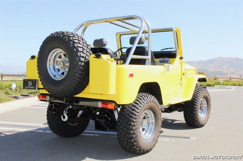 Toyota-fj-40-2-door-open-top-dodge-magnum-hemi-1978-yellow-14