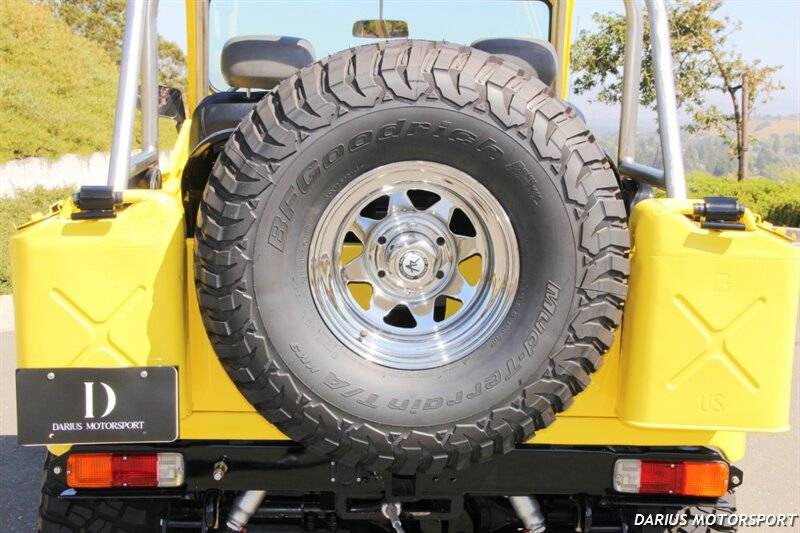 Toyota-fj-40-2-door-open-top-dodge-magnum-hemi-1978-yellow-5