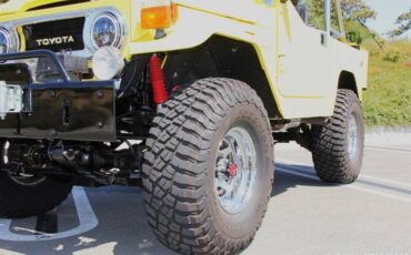 Toyota-fj-40-2-door-open-top-dodge-magnum-hemi-1978-yellow-8