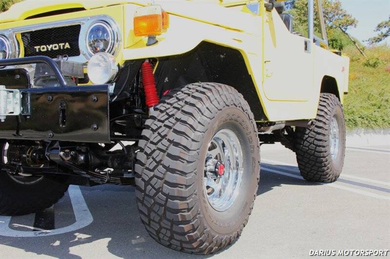 Toyota-fj-40-2-door-open-top-dodge-magnum-hemi-1978-yellow-8