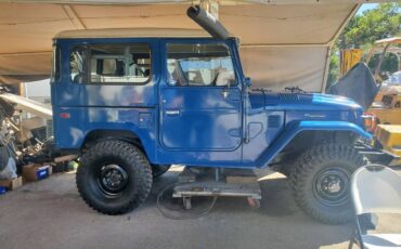 Toyota-fj40-landcruiser-1982-blue-12