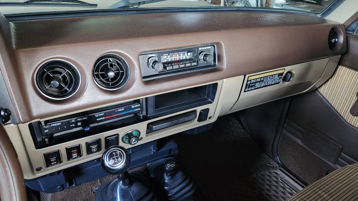 Toyota-fj60-1983-custom-10