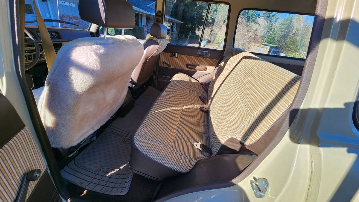 Toyota-fj60-1983-custom-6