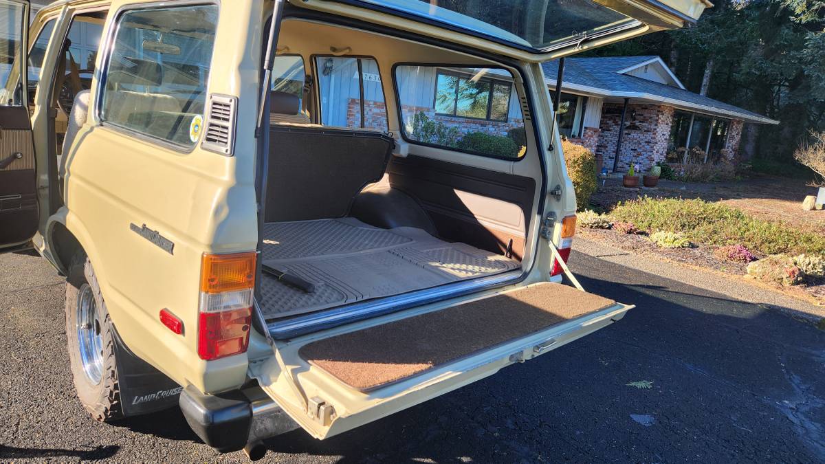 Toyota-fj60-1983-custom-7