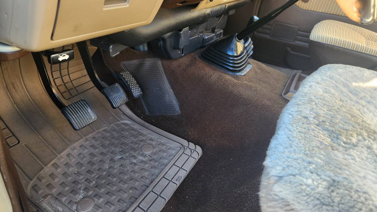 Toyota-fj60-1983-custom-8