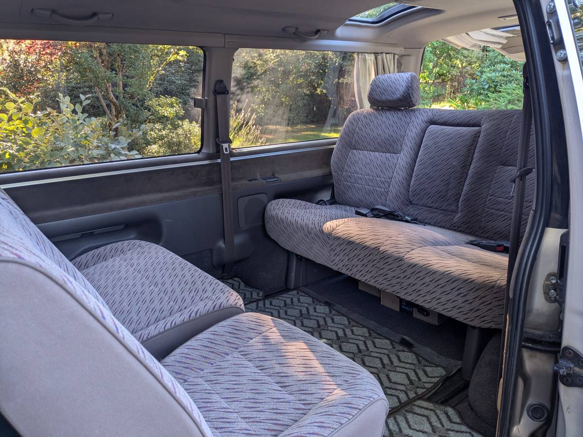 Toyota-hiace-diesel-1995-grey-1
