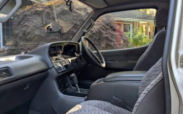 Toyota-hiace-diesel-1995-grey-13