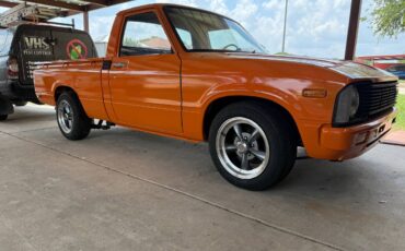 Toyota-hilux-1979-orange