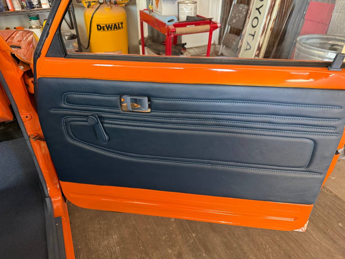 Toyota-hilux-1979-orange-4