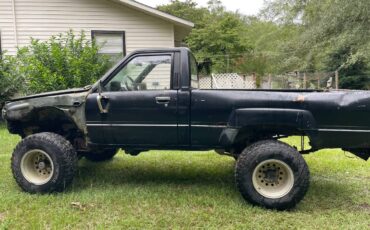 Toyota-hilux-1987-black-2