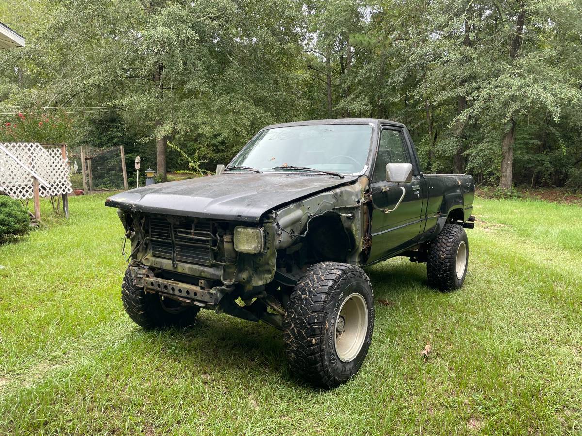 Toyota-hilux-1987-black-3