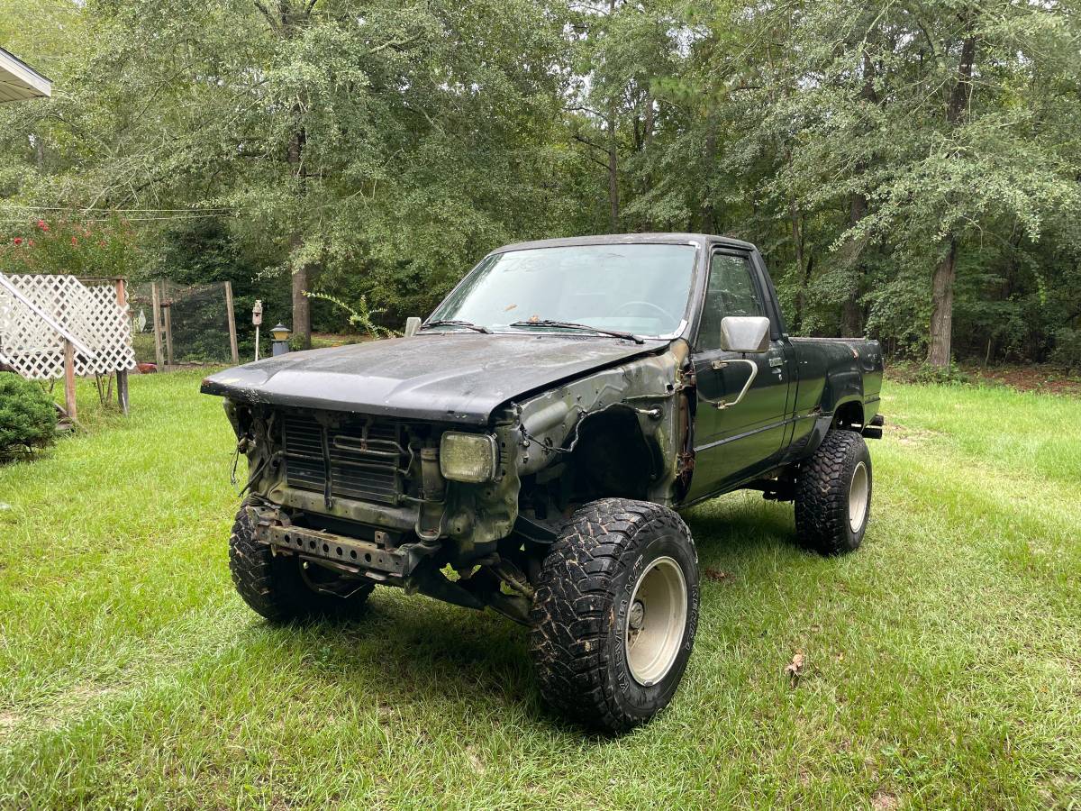 Toyota-hilux-1987-black-4