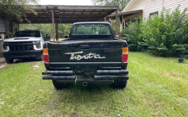 Toyota-hilux-1987-black-5