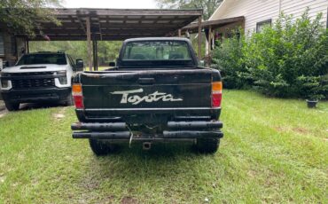Toyota-hilux-1987-black-6