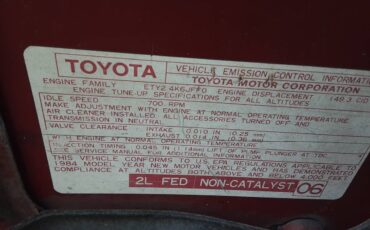 Toyota-hilux-4x4-diesel-1984-red-1