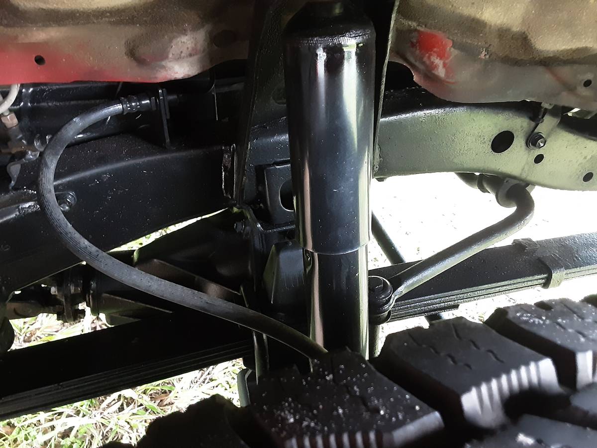 Toyota-hilux-4x4-diesel-1984-red-11
