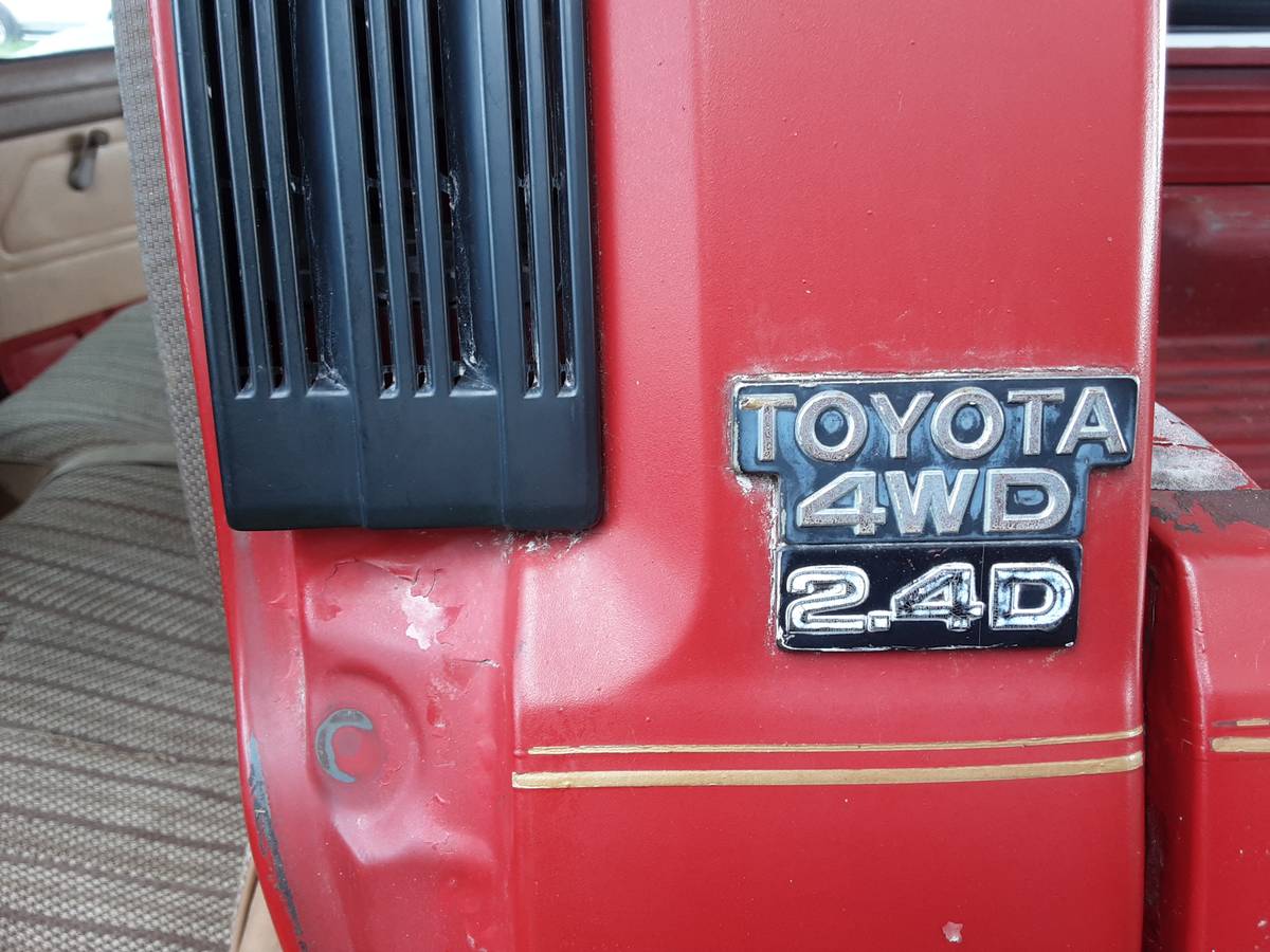 Toyota-hilux-4x4-diesel-1984-red-13