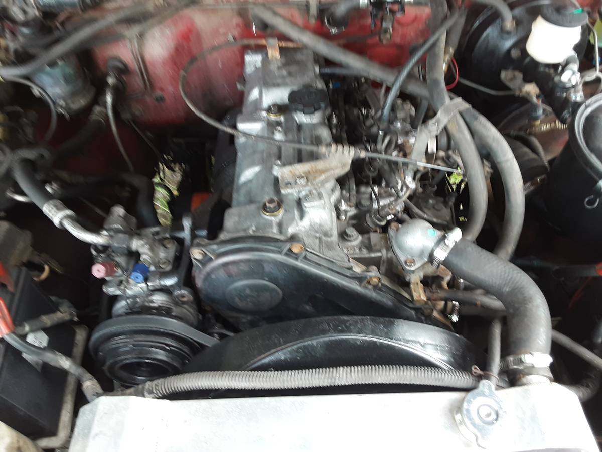 Toyota-hilux-4x4-diesel-1984-red-14