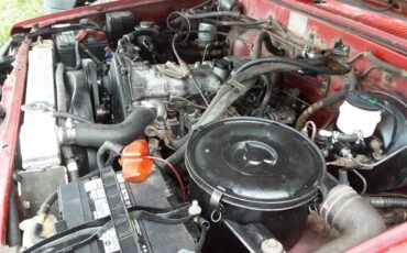 Toyota-hilux-4x4-diesel-1984-red-15