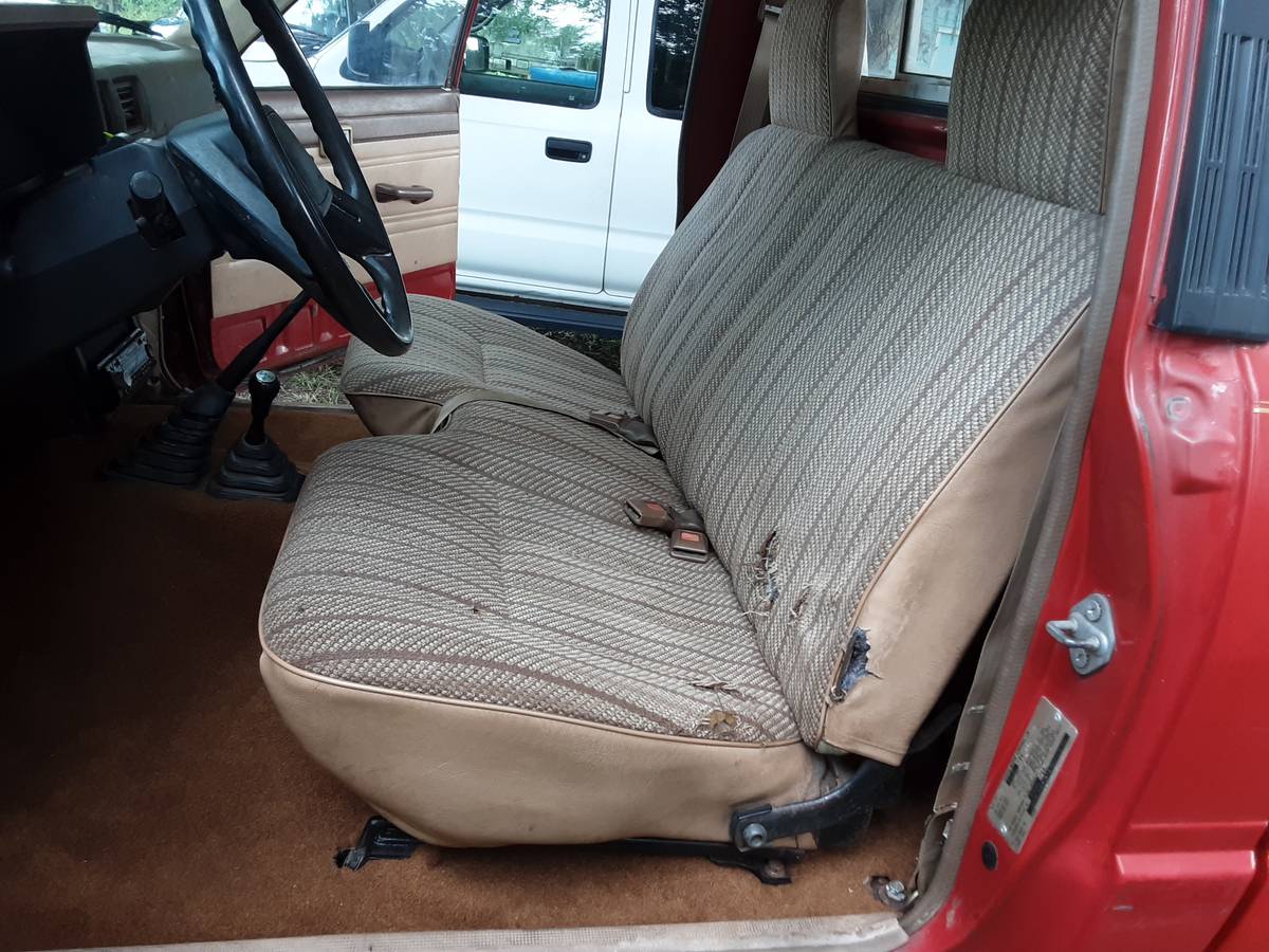 Toyota-hilux-4x4-diesel-1984-red-16