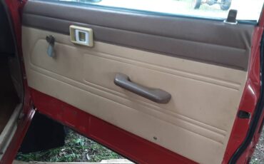 Toyota-hilux-4x4-diesel-1984-red-18