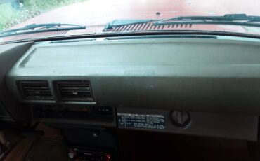 Toyota-hilux-4x4-diesel-1984-red-19