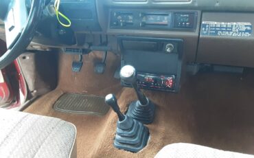 Toyota-hilux-4x4-diesel-1984-red-2