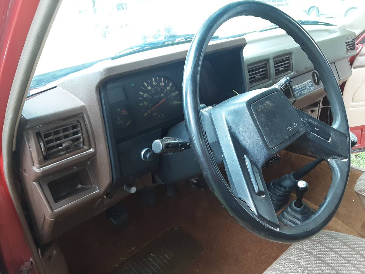 Toyota-hilux-4x4-diesel-1984-red-20