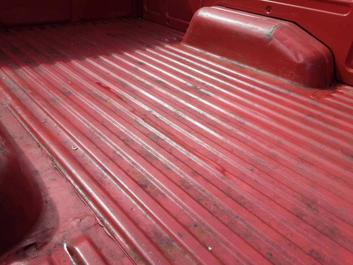 Toyota-hilux-4x4-diesel-1984-red-21
