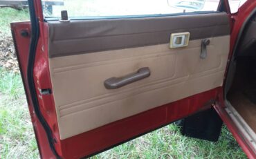 Toyota-hilux-4x4-diesel-1984-red-3