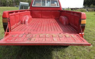 Toyota-hilux-4x4-diesel-1984-red-6