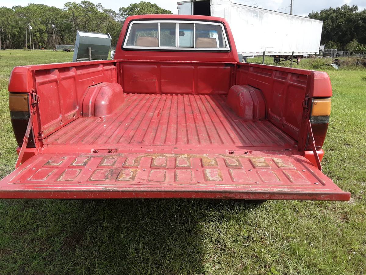 Toyota-hilux-4x4-diesel-1984-red-6
