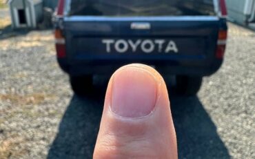 Toyota-hilux-truck-1994-blue-1