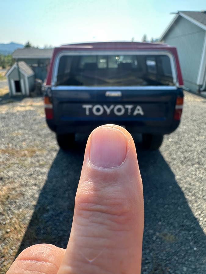 Toyota-hilux-truck-1994-blue-1