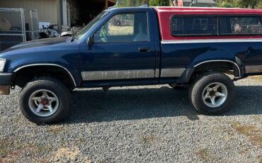 Toyota-hilux-truck-1994-blue-2