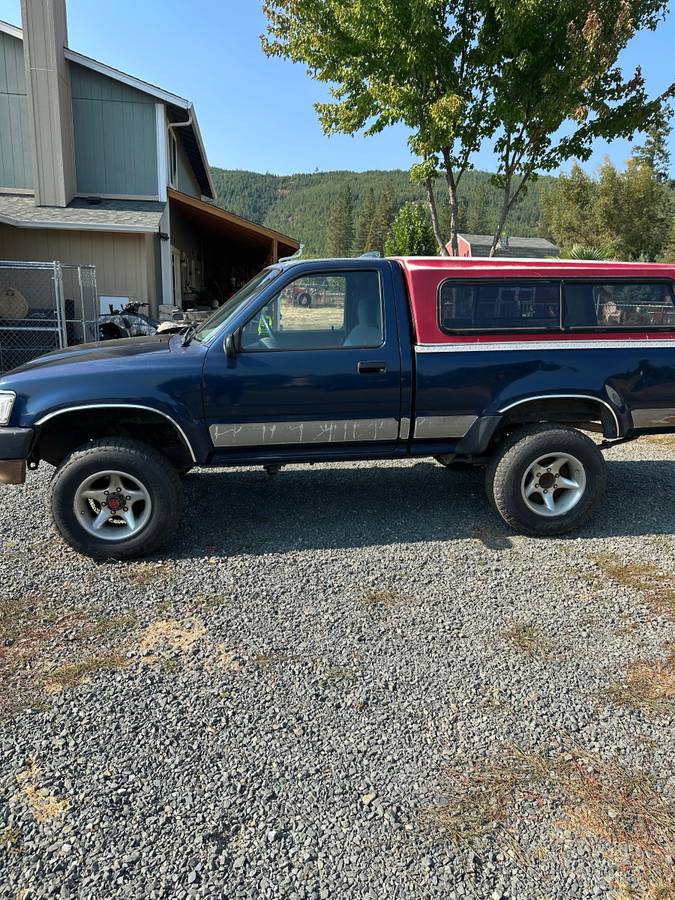 Toyota-hilux-truck-1994-blue-2